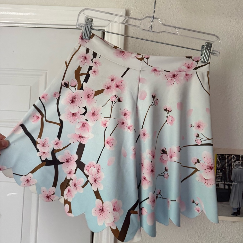 Blackmilk knit ombre cherry blossom floral scallop knit high rise stretch shorts - Picture 3 of 4